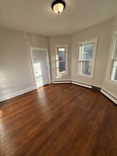 52 Cedar Street, Unit Apt 1R in Haverhill, MA - Building Photo - Building Photo