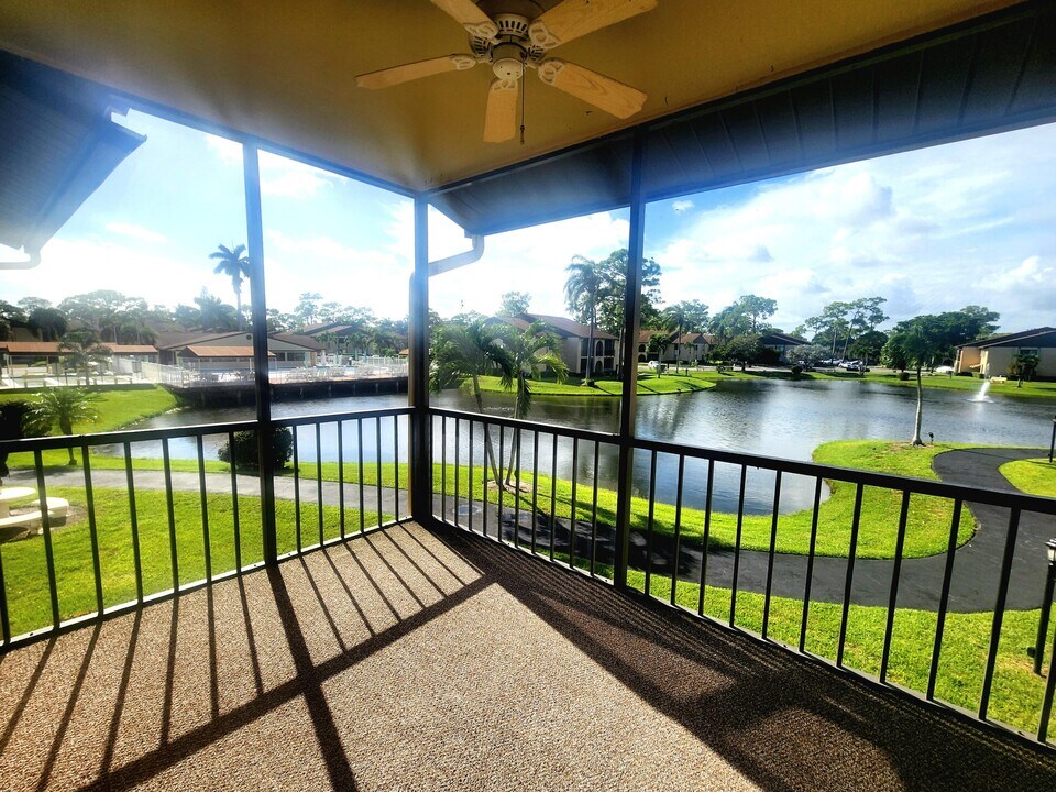 209 Pine HOV Cir in Greenacres, FL - Building Photo