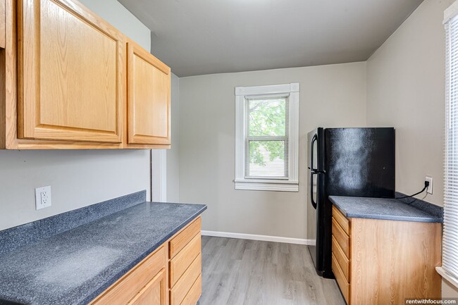 103 W Parkway Ave, Unit 103 in Oshkosh, WI - Building Photo - Building Photo