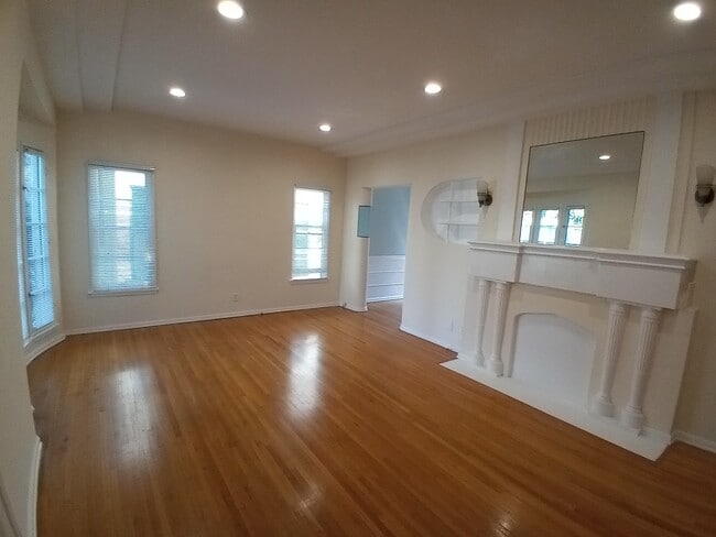 442 S Palm Dr, Unit 442 C
