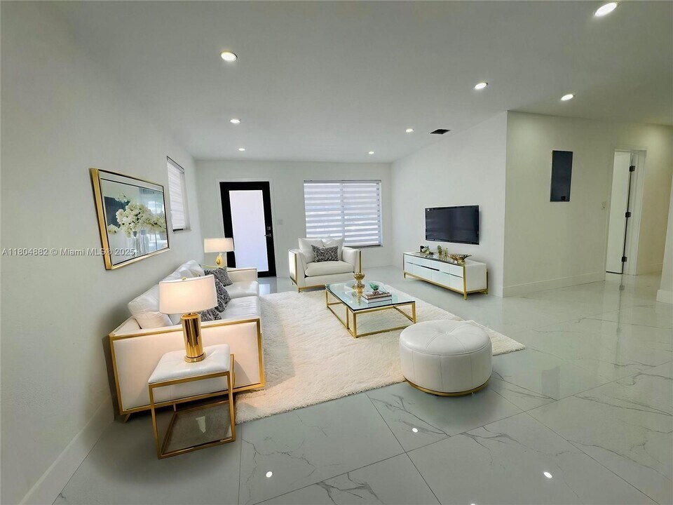 1440 N 71st Ave in Hollywood, FL - Building Photo