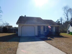 372 Lee Dr in Havelock, NC - Building Photo