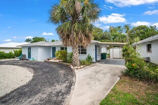 655 94th Ave N in Naples, FL - Building Photo