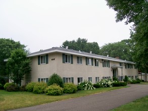 10040 Nicollet Ave S in Bloomington, MN - Building Photo - Building Photo