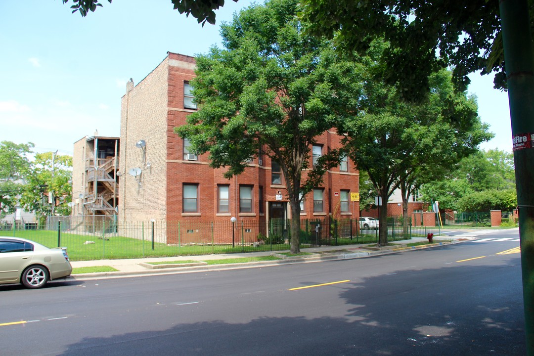 3500 W Polk St in Chicago, IL - Foto de edificio