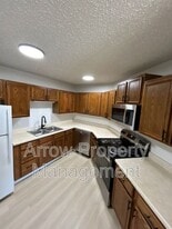 205 E Arbor Ave in Bismarck, ND - Building Photo
