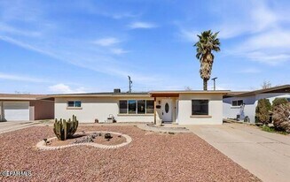 7107 Parkland Dr in El Paso, TX - Building Photo