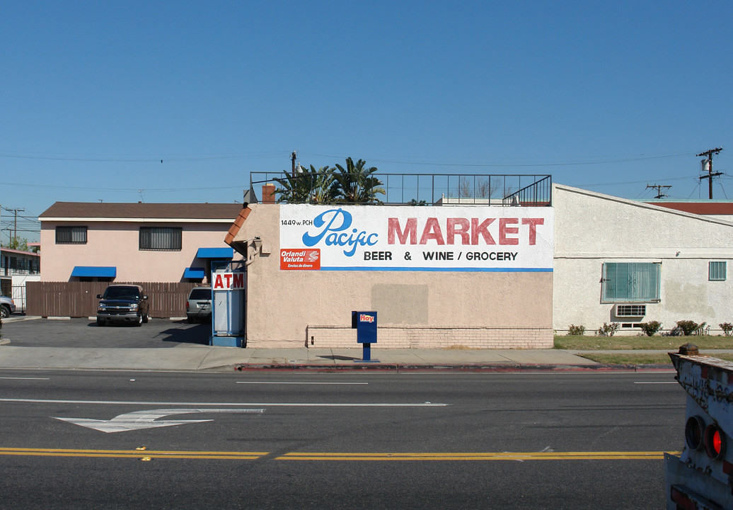 1449 W Pacific Coast Hwy in Long Beach, CA - Building Photo