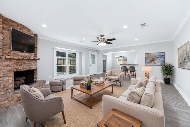 5807 Dumfries Dr in Houston, TX - Building Photo - Building Photo