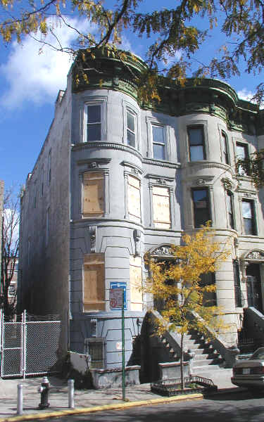 137 W 118th St in New York, NY - Building Photo