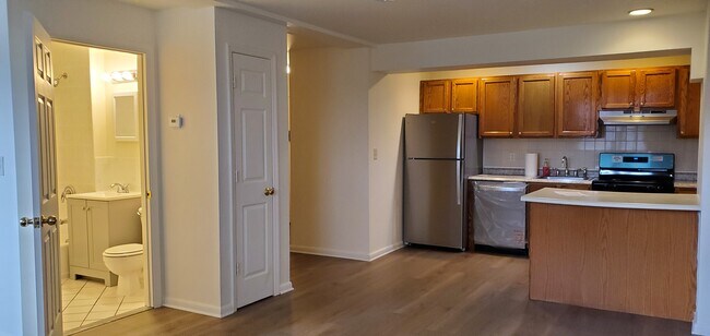 1307 Balcom Ave, Unit First Floor in Bronx, NY - Foto de edificio - Building Photo
