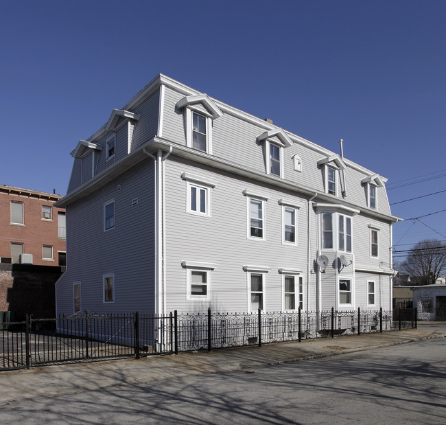 143 Knight St in Providence, RI - Foto de edificio - Building Photo