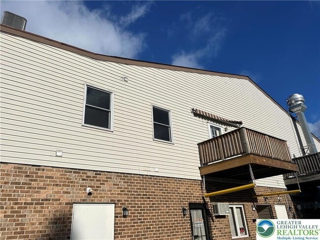2915 Schoenersville Rd, Unit 2nd Flr Unit A in Bethlehem, PA - Building Photo - Building Photo