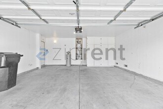 2455 Silver Sunrise Ln in Henderson, NV - Building Photo - Building Photo