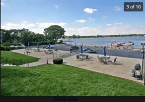 213 E Liberty St, Unit 8 in Wauconda, IL - Building Photo