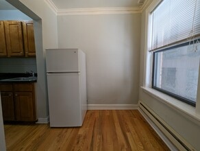 429 W Roscoe St, Unit 425-104 in Chicago, IL - Foto de edificio - Building Photo