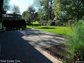 6927 Northpoint Dr in Troy, MI - Building Photo - Building Photo