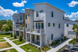Uptown Kenwood in St. Petersburg, FL - Building Photo