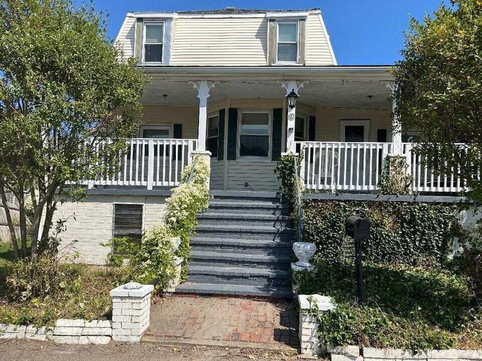 106 Samoset Ave in Hull, MA - Foto de edificio