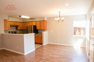 1824 El Parque Ct in San Mateo, CA - Building Photo