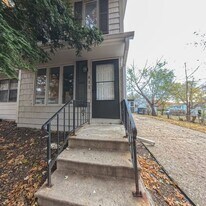 611 Hickory Hill Ln in Des Moines, IA - Building Photo