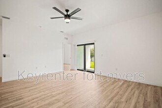 625 SE 13th Pl in Cape Coral, FL - Building Photo - Building Photo