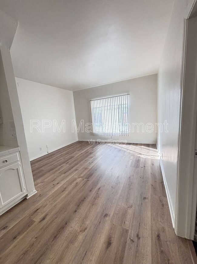 611 Normandie Ave in Los Angeles, CA - Building Photo - Building Photo