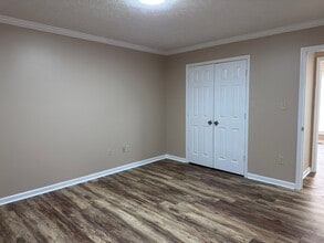 69 Randi Dr in Jackson, TN - Foto de edificio - Building Photo