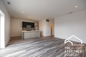 2533 W Fullerton Ave, Unit 2 in Chicago, IL - Building Photo - Building Photo