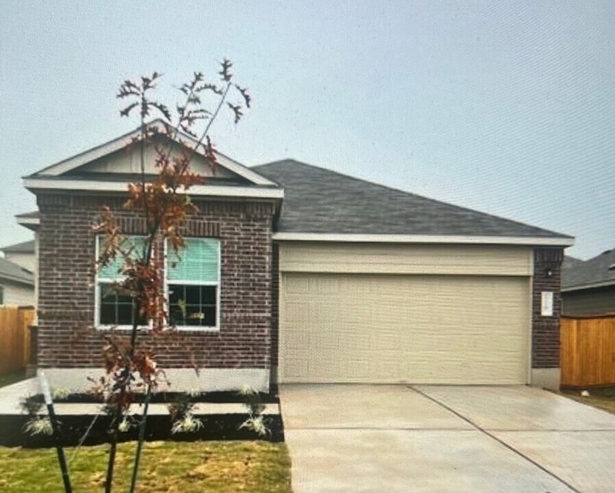 128 Perfect World Lp in Jarrell, TX - Building Photo