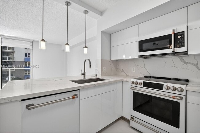 5077 NW 7th St, Unit 610 in Miami, FL - Building Photo - Building Photo