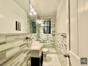 West 103rd Street in New York, NY - Foto de edificio - Building Photo