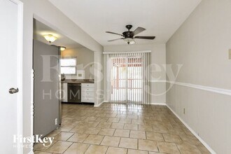 12029 Glengrove Dr in Maryland Heights, MO - Building Photo - Building Photo