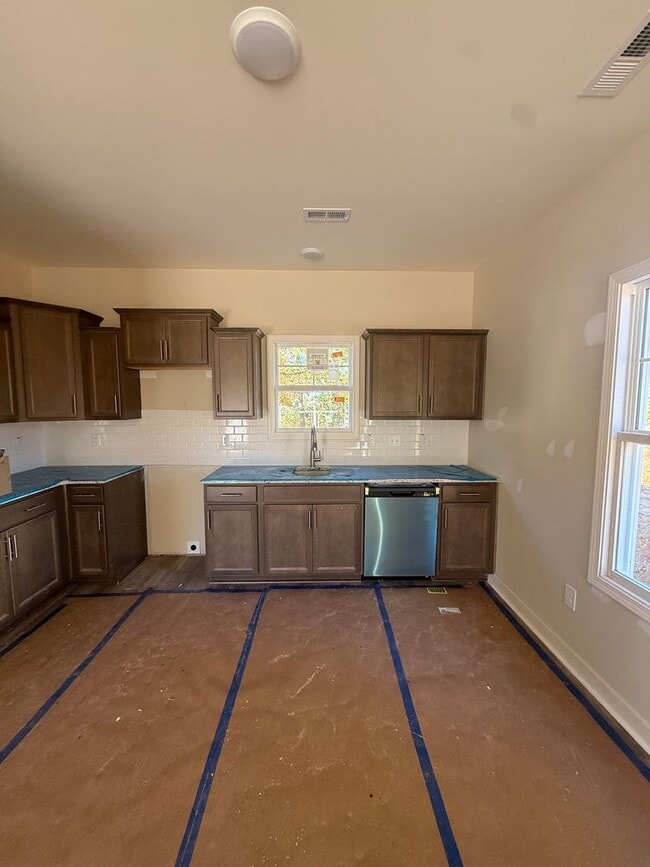 401 Spring Ave in Spring Lake, NC - Building Photo - Building Photo