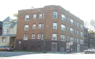 7601 S Coles Ave in Chicago, IL - Building Photo