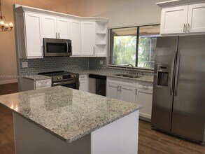 6842 E Longbow Bend in Davie, FL - Building Photo - Building Photo