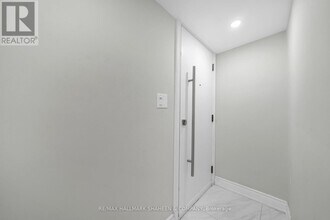 31 Lochinvar Crescent in Toronto, ON - Building Photo - Building Photo