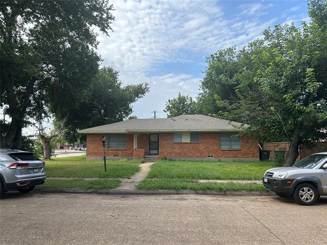 102 W Woodbury Dr in Garland, TX - Building Photo