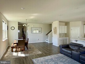 2 Egret Way in Phoenixville, PA - Building Photo
