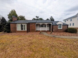 524 W Mountain St in Kernersville, NC - Building Photo