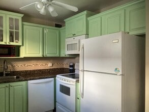 445 Saxony Way in Delray Beach, FL - Building Photo - Building Photo