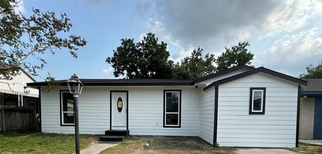 property at 1406 3rd St