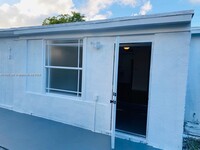 2097 Rutland St in Opa Locka, FL - Foto de edificio - Building Photo