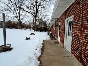 317 Thomas Ave in St. Charles, MO - Foto de edificio - Building Photo