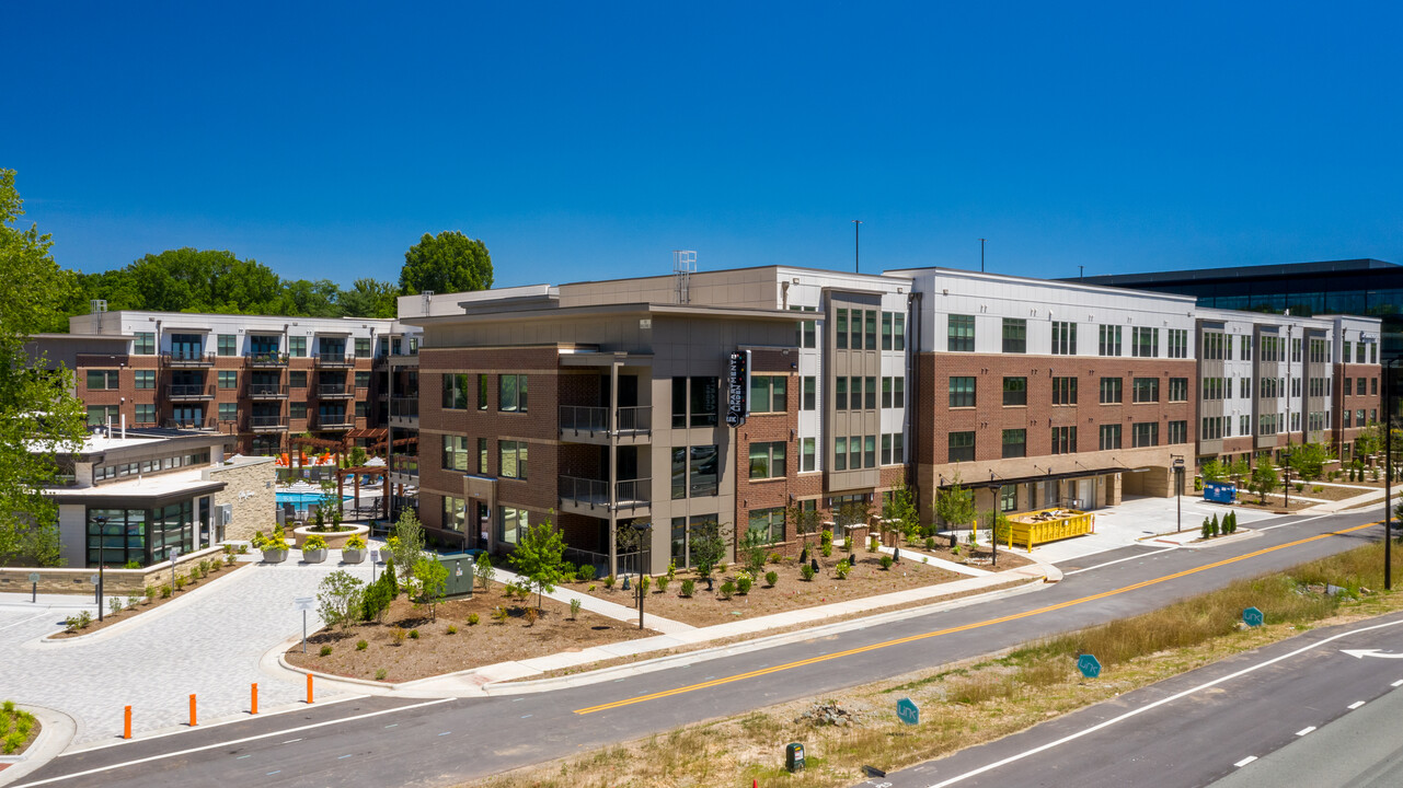 Link Apartments Linden in Chapel Hill, NC - Building Photo