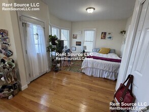 537 Main St, Unit 2 in Medford, MA - Building Photo - Building Photo