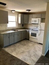 468 Woodbridge St in Manchester, CT - Building Photo - Building Photo