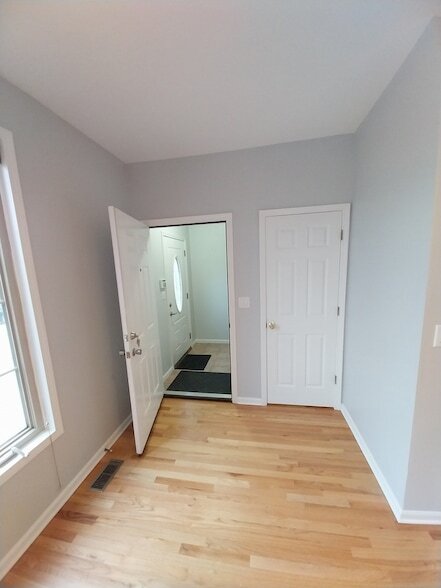 4552 N Newland Ave, Unit 1 in Harwood Heights, IL - Foto de edificio - Building Photo