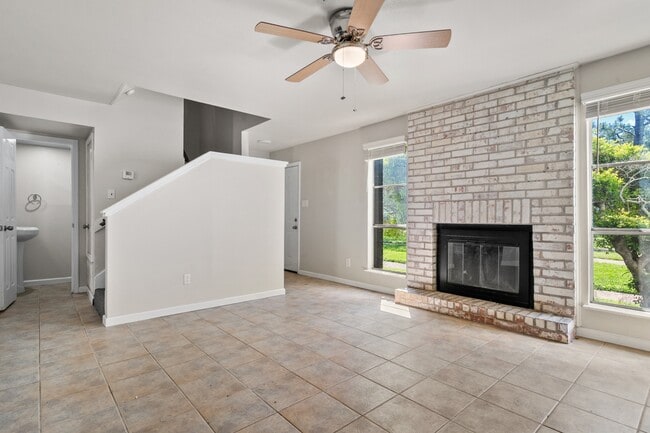 304 S 2nd St in Alvin, TX - Building Photo - Building Photo
