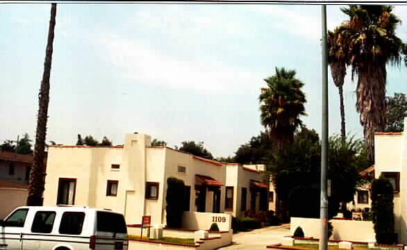 1109 N Lake Ave in Pasadena, CA - Foto de edificio